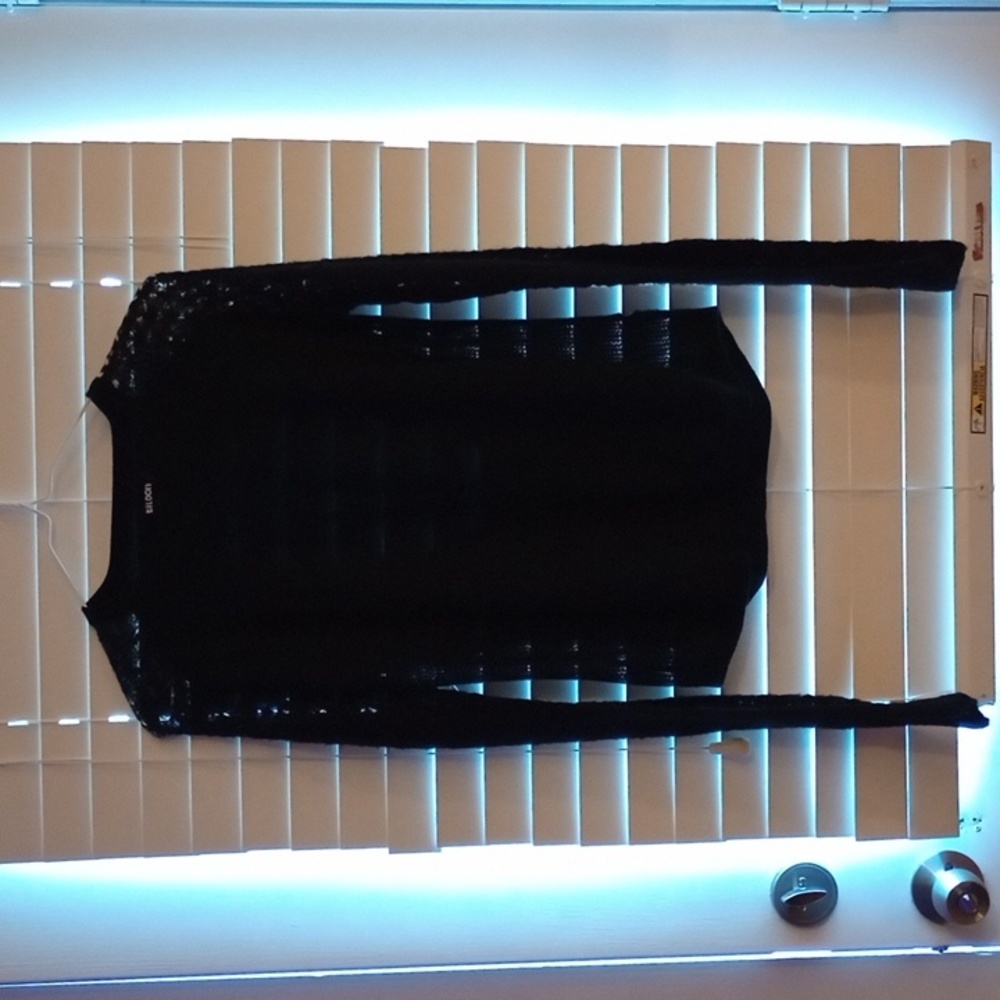 tildon size medium Sweater with open back
